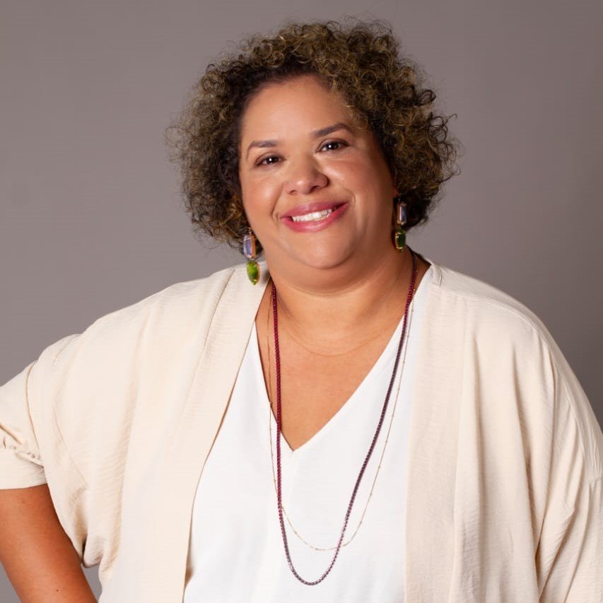 Lívia Fernanda - Terapeuta Integrativa & Mentora de Cura Emocional